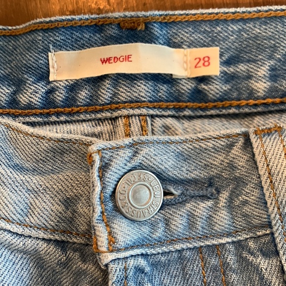 Levi’s Wedgie Fit Jeans - Picture 3 of 10